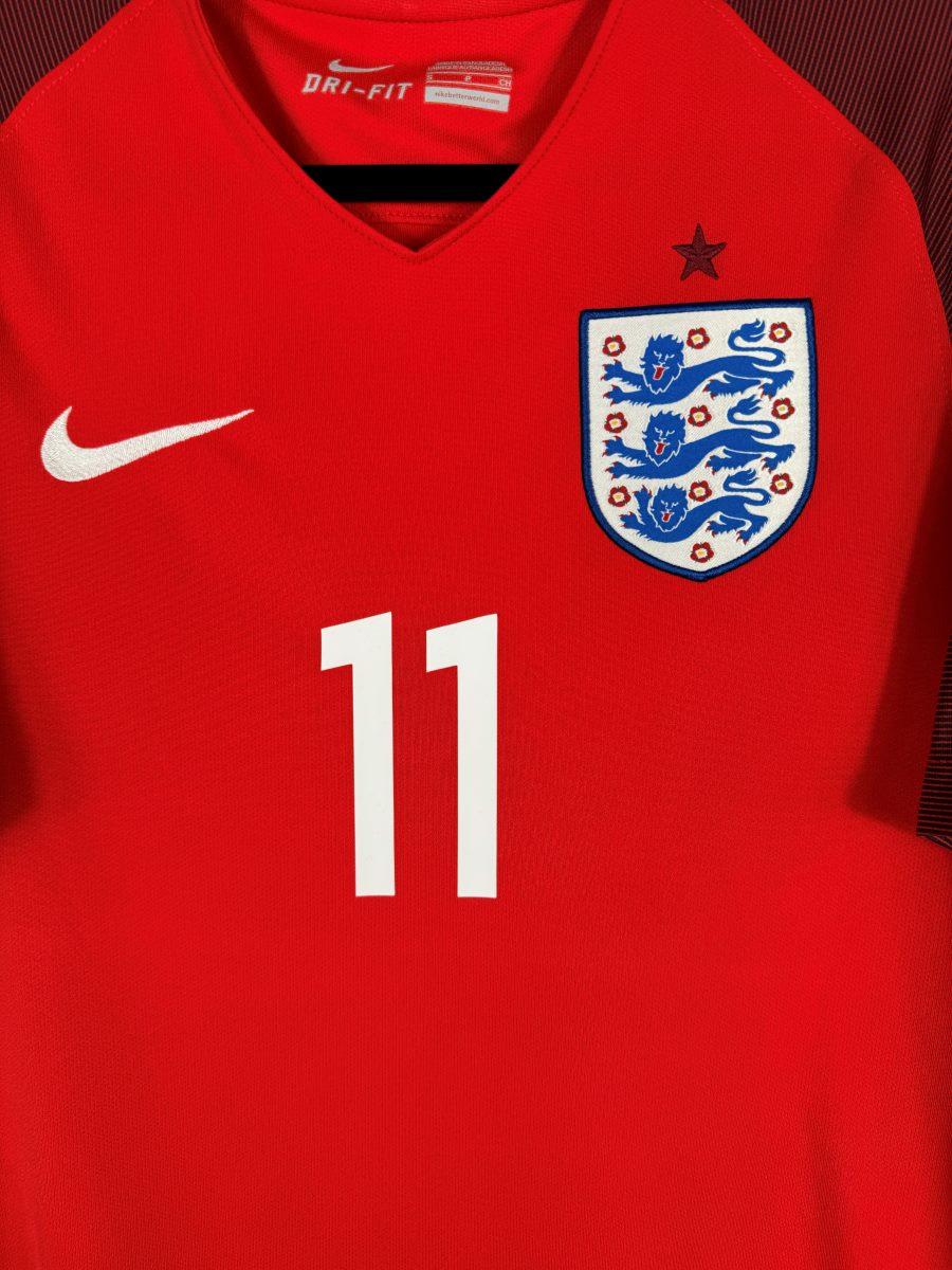 Écusson brodé aux trois lions et étoile, maillot extérieur Angleterre 2016-2017