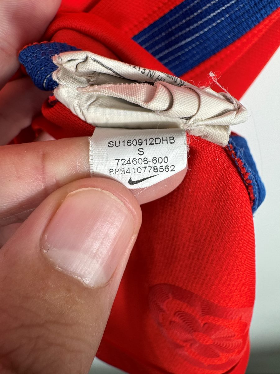 Étiquette Nike code 724608-600 taille S, maillot extérieur Angleterre 2016-2017