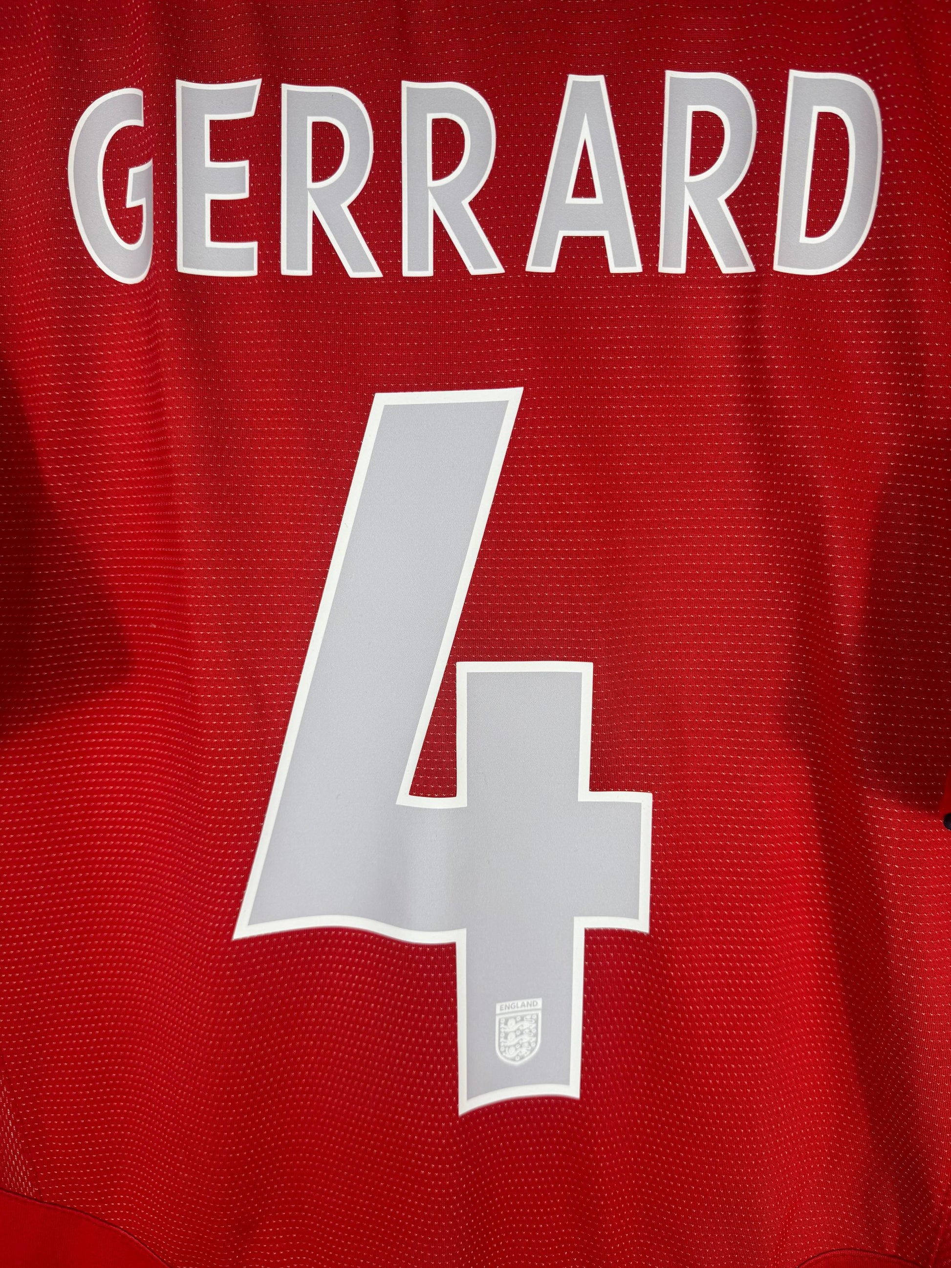 Typographie officielle Umbro du flocage Gerrard N°8 sur maillot Angleterre Euro 2004