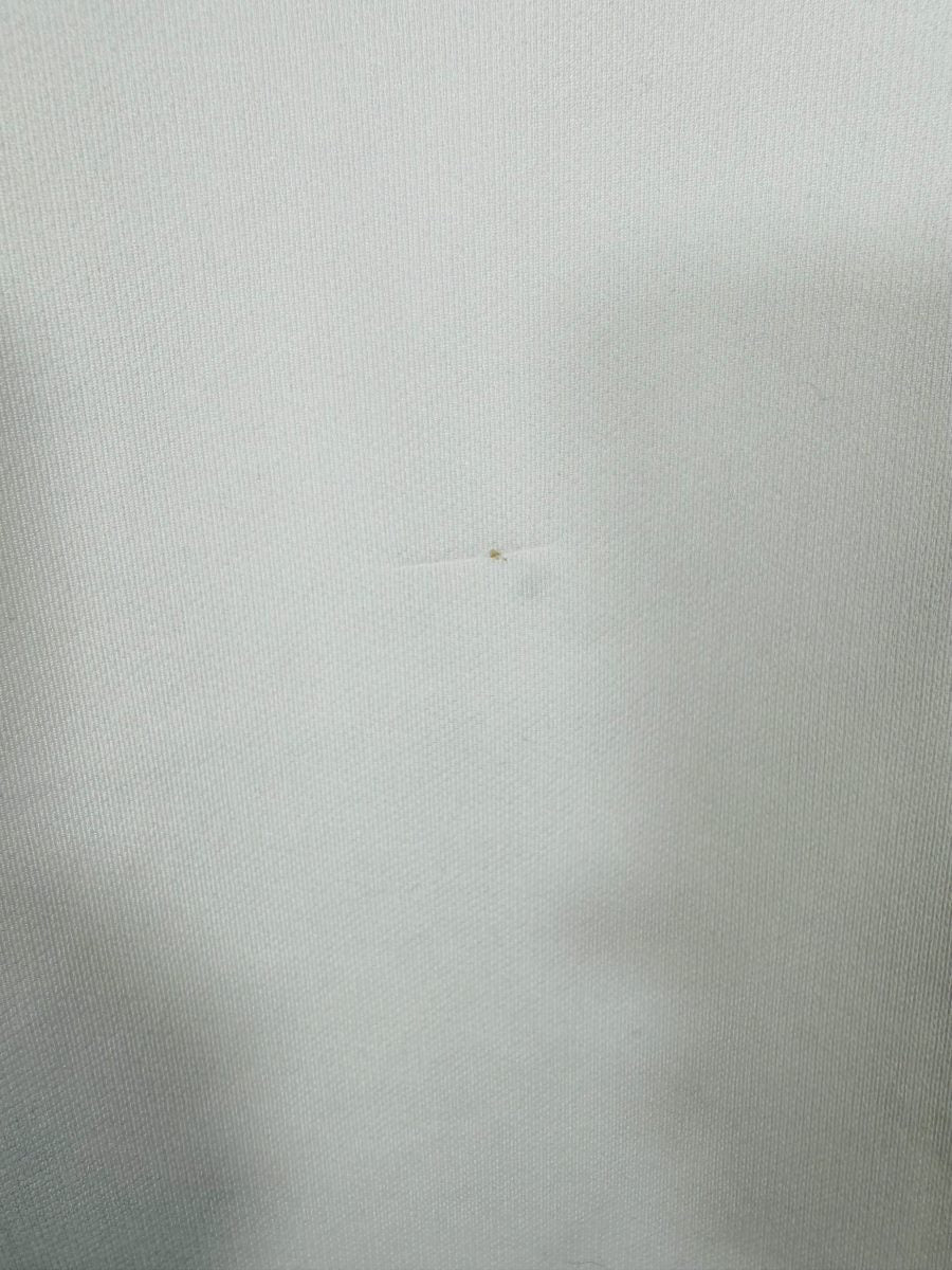 Petite marque claire sur le devant du maillot Arabie saoudite domicile 2016