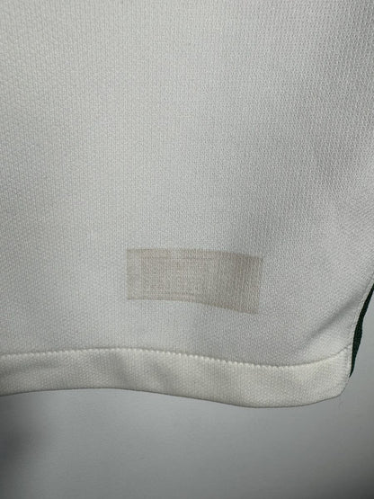 Trace de l'étiquette Nike détachée au bas du maillot Arabie saoudite domicile 2016