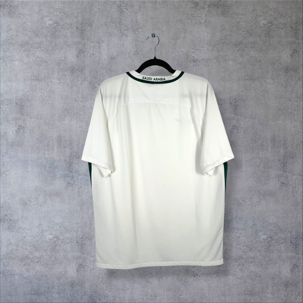 Dos du maillot Arabie saoudite domicile 2016 Nike, inscription Saudi Arabia sous la nuque
