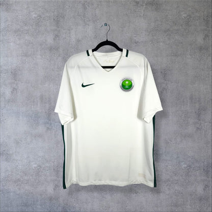 Maillot Arabie saoudite 2016 domicile Nike blanc de face, col vert et écusson de la fédération