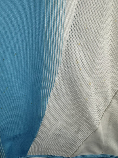 Défaut du maillot Argentine 2004-2005 Messi : taches sur le bas du dos et l'empiècement mesh latéral