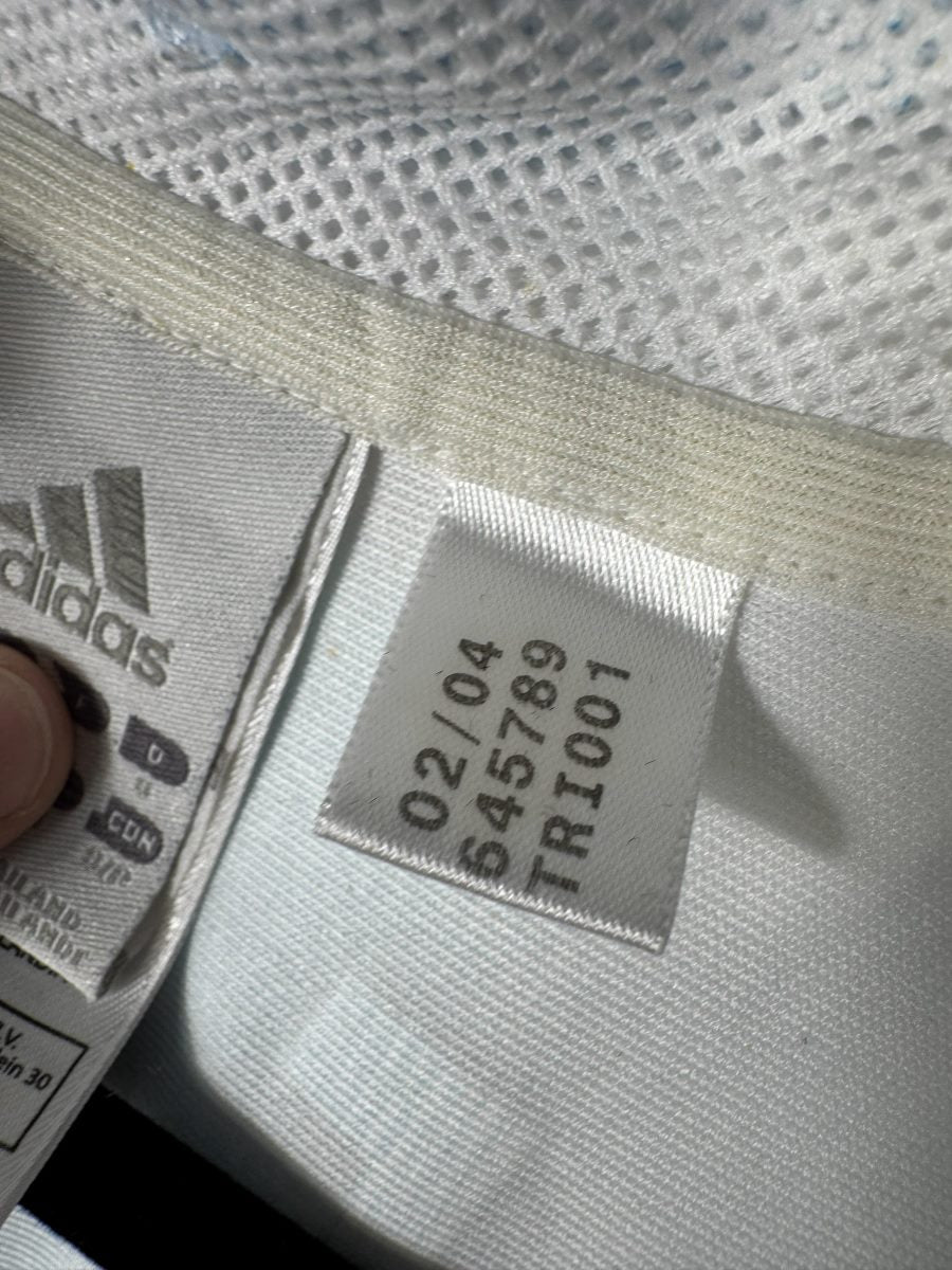 Étiquette intérieure adidas du maillot Argentine 2004-2005 avec le code d'authenticité 645789 et la date de production 02/04