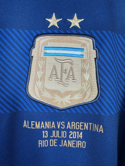 Gros plan de l'écusson AFA brodé aux deux étoiles, maillot Argentine 2014