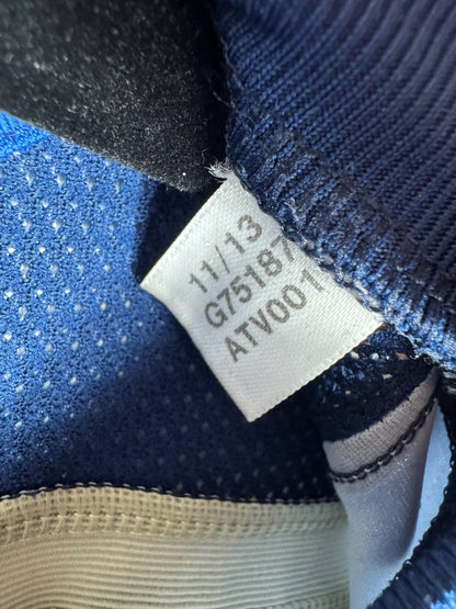 Étiquette intérieure Adidas code G75187 datée 11/13, maillot Argentine extérieur 2014