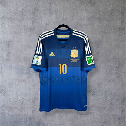 Maillot Argentine 2014 extérieur de face, bandes bleues, écusson AFA deux étoiles, numéro 10 sur le torse