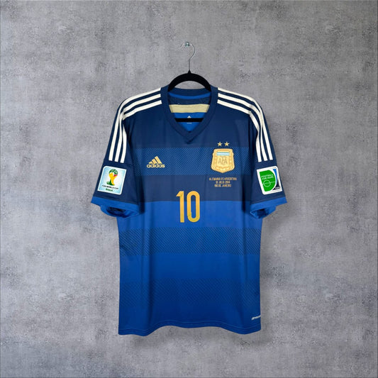 Maillot Argentine 2014 extérieur de face, bandes bleues, écusson AFA deux étoiles, numéro 10 sur le torse