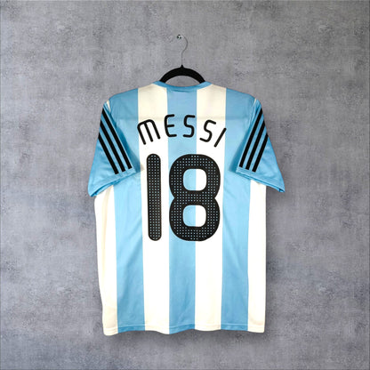 Dos du maillot Argentine 2008/09 ciel et blanc avec flocage noir perforé MESSI 18.