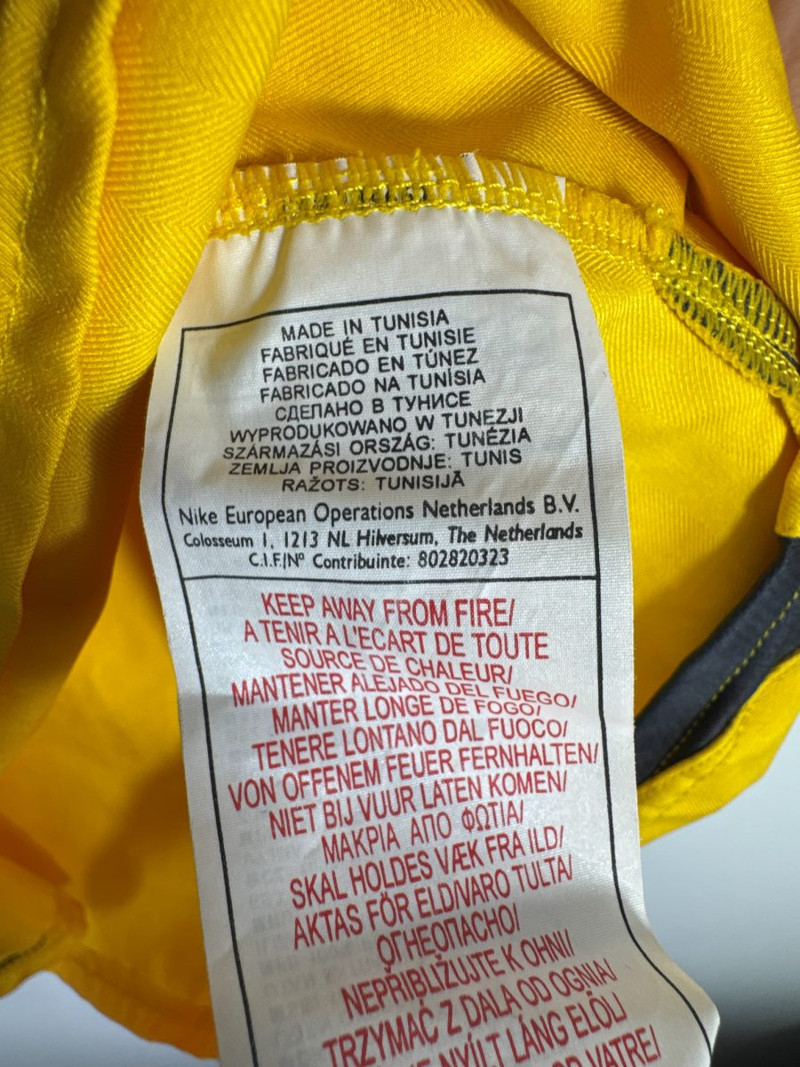 Étiquette intérieure Nike European Operations du maillot Arsenal 2005-2006 extérieur jaune