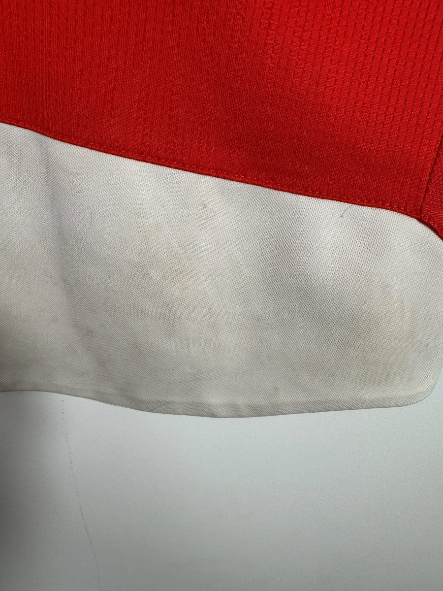 Traces légères sur le bas blanc, maillot Arsenal domicile 2015-2016