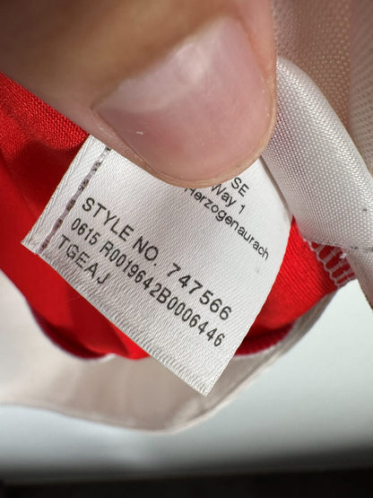 Étiquette Puma 747566, maillot Arsenal domicile 2015-2016 Özil