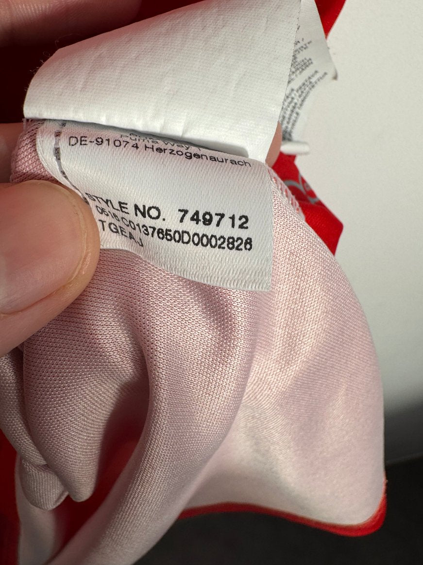 Étiquette d'authenticité avec code Puma 749712 prouvant l'originalité du maillot