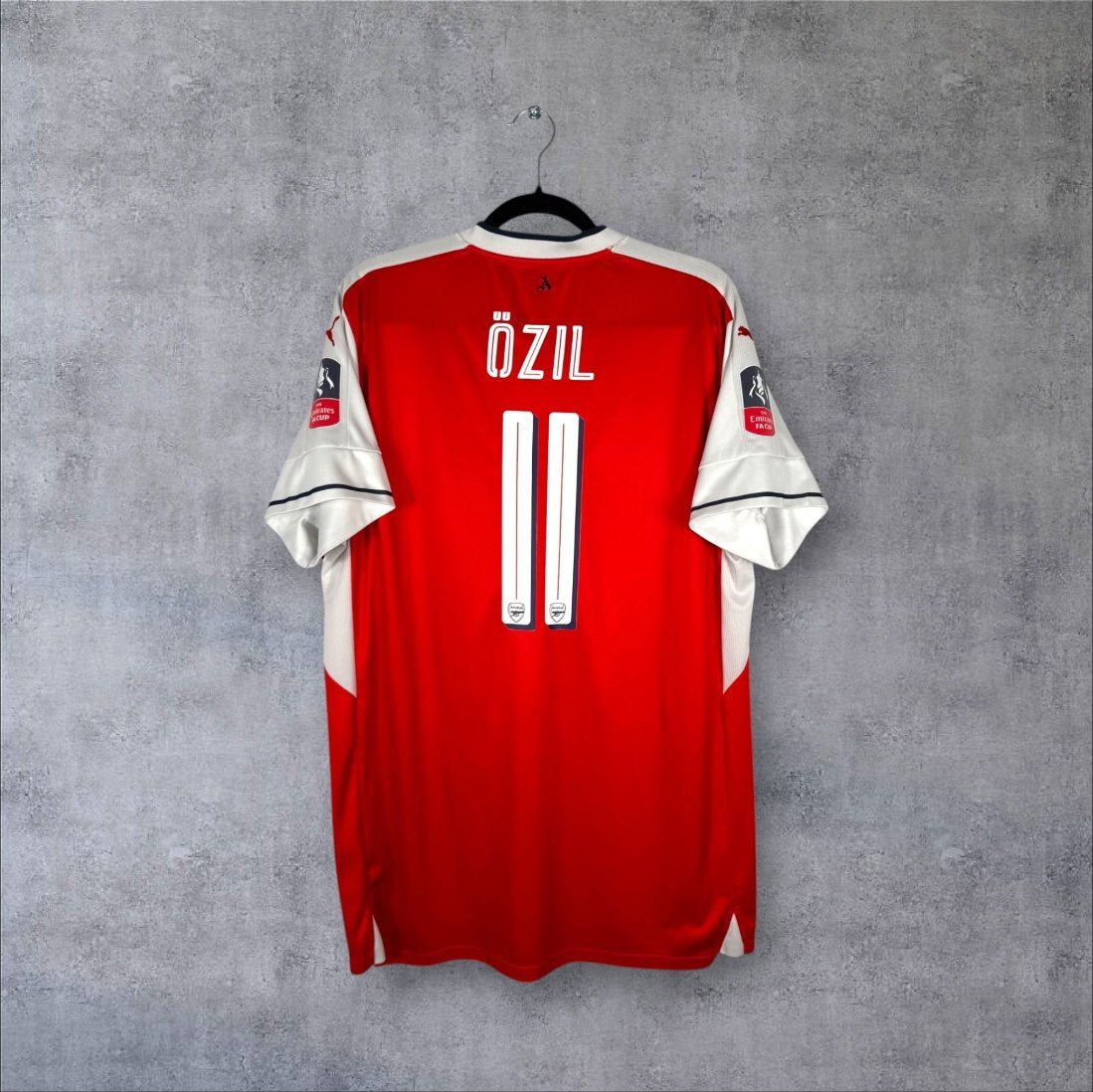 Flocage Özil numéro 11 sur maillot Arsenal 2016-2017 Domicile