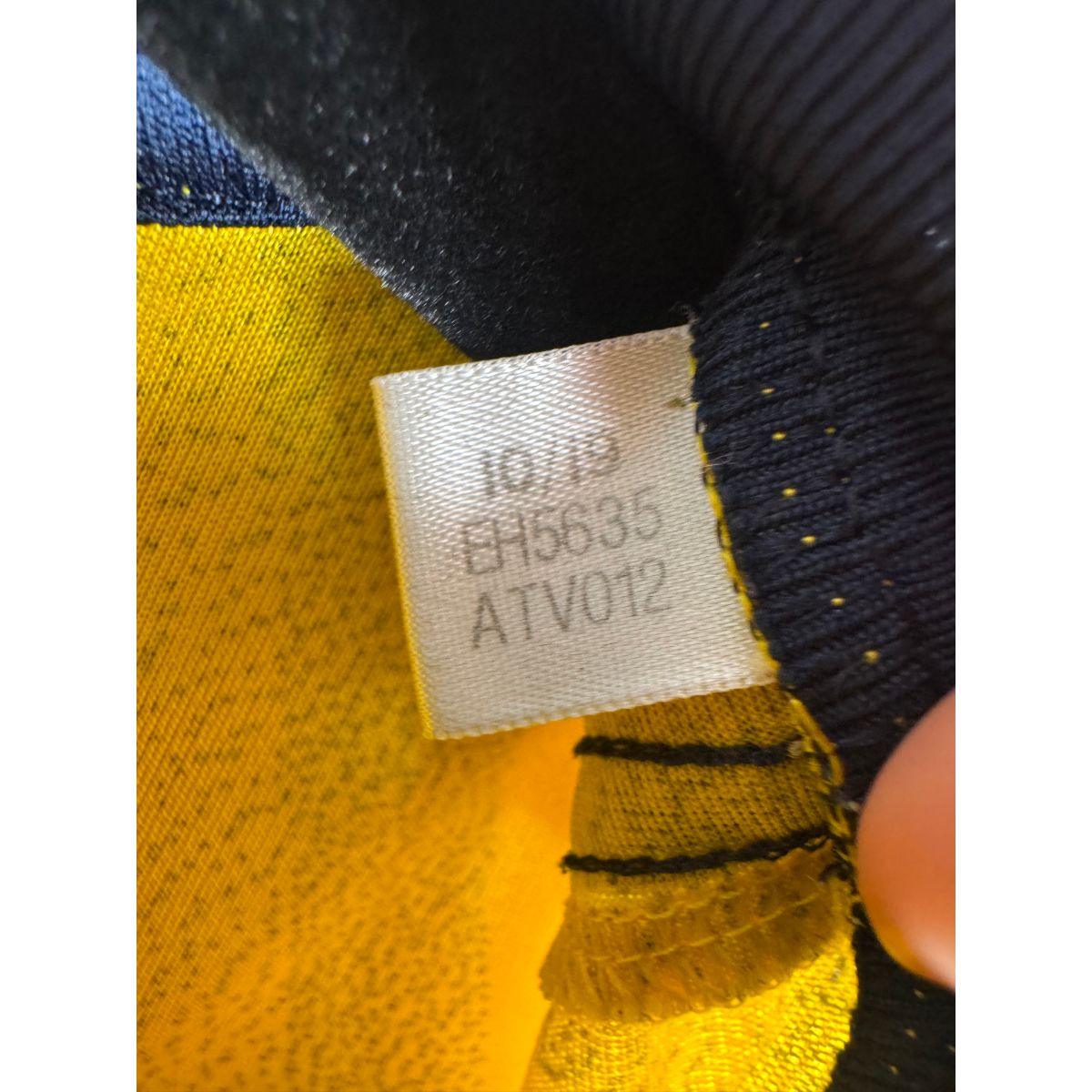 Étiquette d'authenticité avec code Adidas EH5635 prouvant l'originalité du maillot