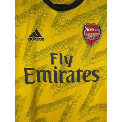 Détail de l'écusson d'Arsenal et du logo Adidas