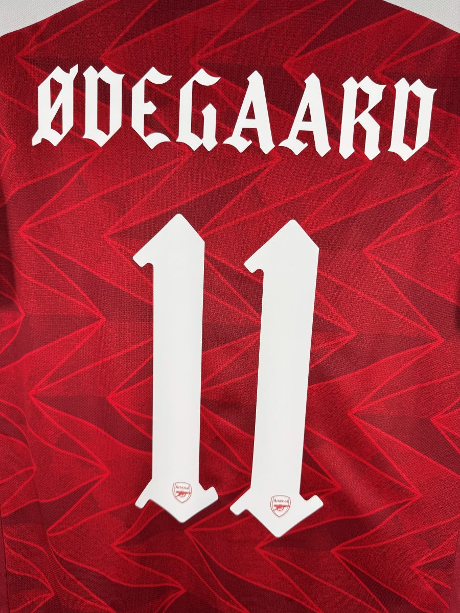 Détail flocage ODEGAARD 11 blanc, maillot Arsenal domicile 2020-2021