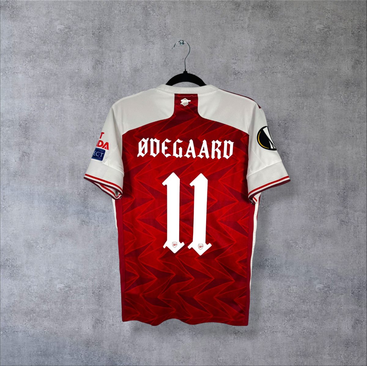 Maillot Arsenal 2020-2021 domicile adidas, dos floqué Odegaard 11, badges Europa League et Respect