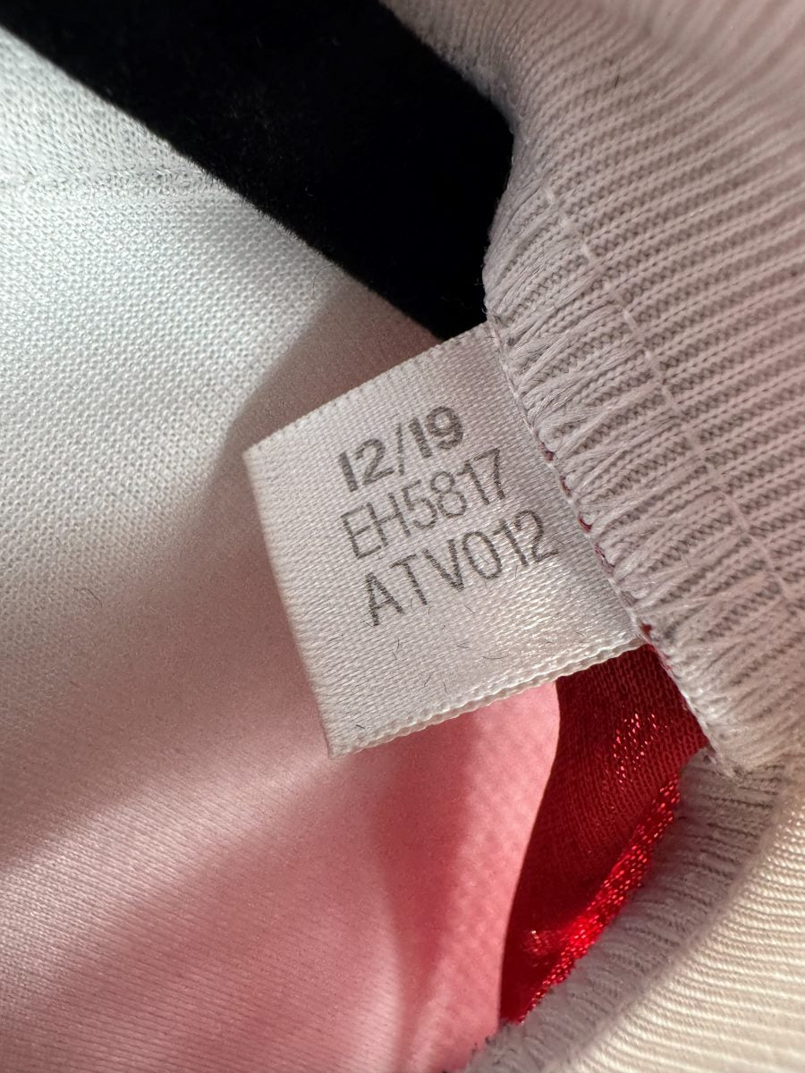 Étiquette adidas code EH5817 date 12/19, maillot Arsenal domicile 2020-2021