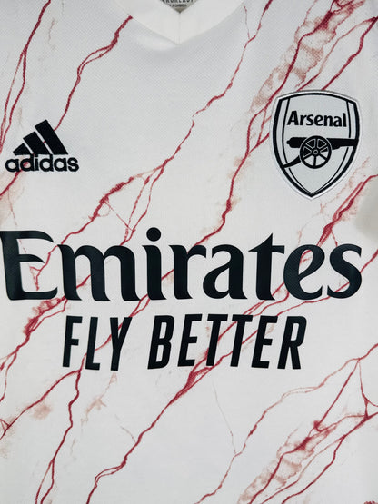 Détail de l'écusson d'Arsenal et du logo Adidas