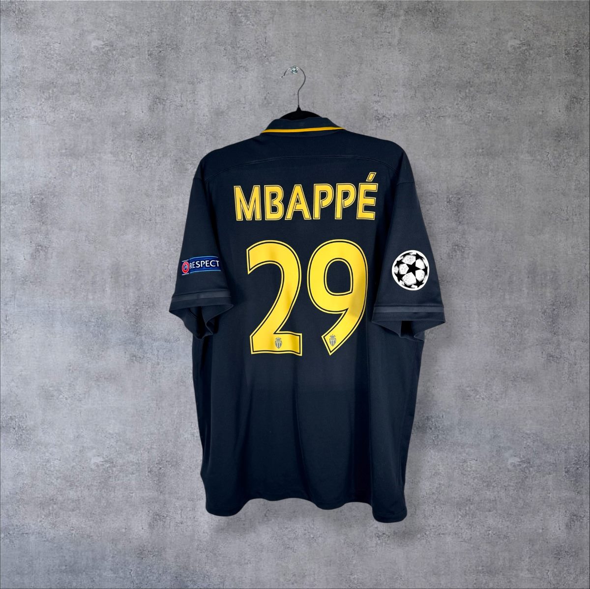 Dos du maillot AS Monaco 2016-2017 third bleu marine avec flocage Mbappé N°29 et patch Champions League