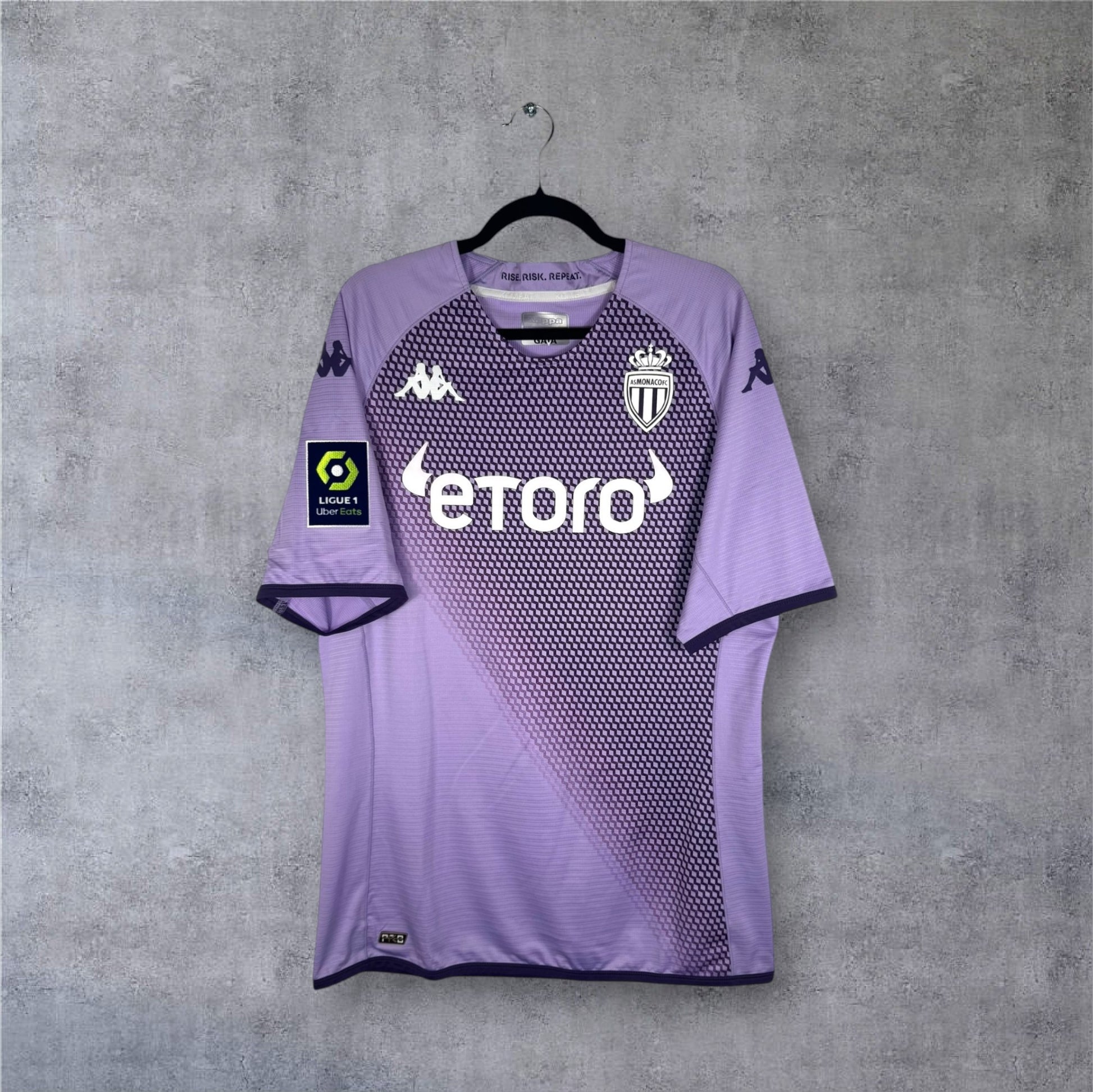 Vue de face du maillot AS Monaco Third 2023 parme avec motif géométrique subtil.