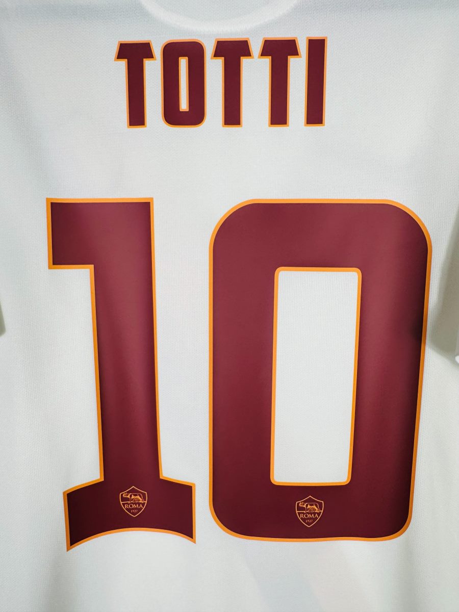 Flocage TOTTI N°10 bordeaux cerné orange avec écussons Roma dans les chiffres