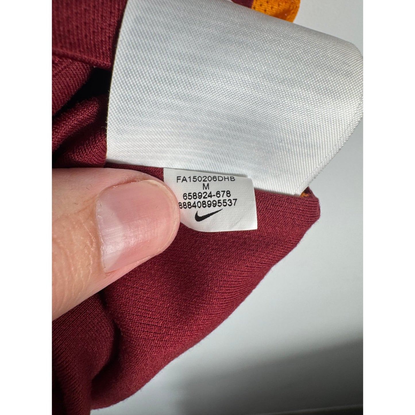 Étiquette d'authenticité avec code Nike 658924-678 prouvant l'originalité du maillot