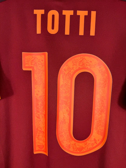 Détail flocage Totti N°10 sur maillot AS Roma domicile 2015-2016 numéro patrimonial du Pupone retiré après sa retraite 2017