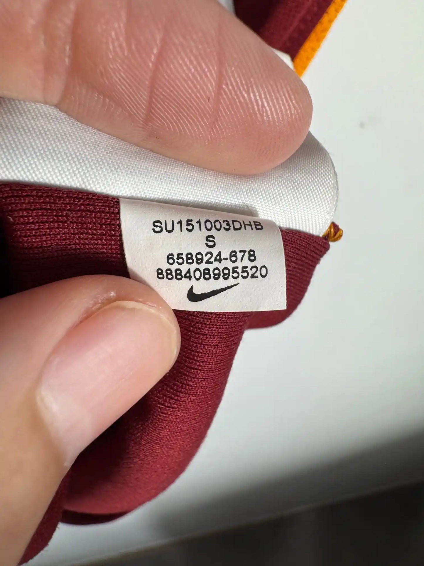 Étiquette intérieure d'authenticité avec code Nike 658924-678 prouvant l'originalité du maillot AS Roma home 2015-2016