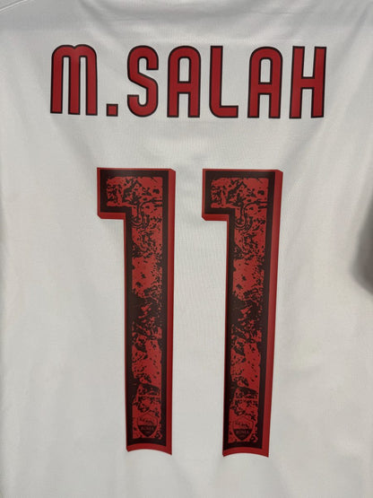 Détail du flocage M.Salah N°11 rouge texturé avec écussons Roma, maillot extérieur 2015-2016