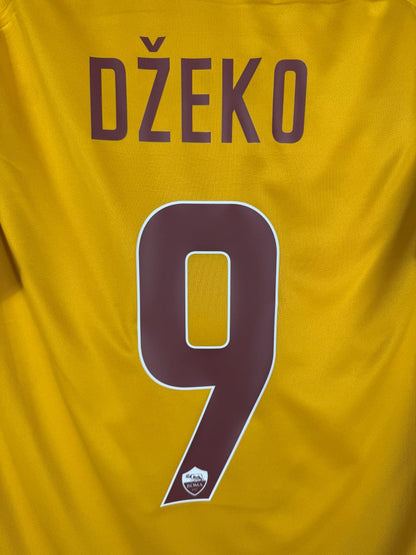 Gros plan du flocage bordeaux DŽEKO N°9 avec la Louve intégrée au chiffre