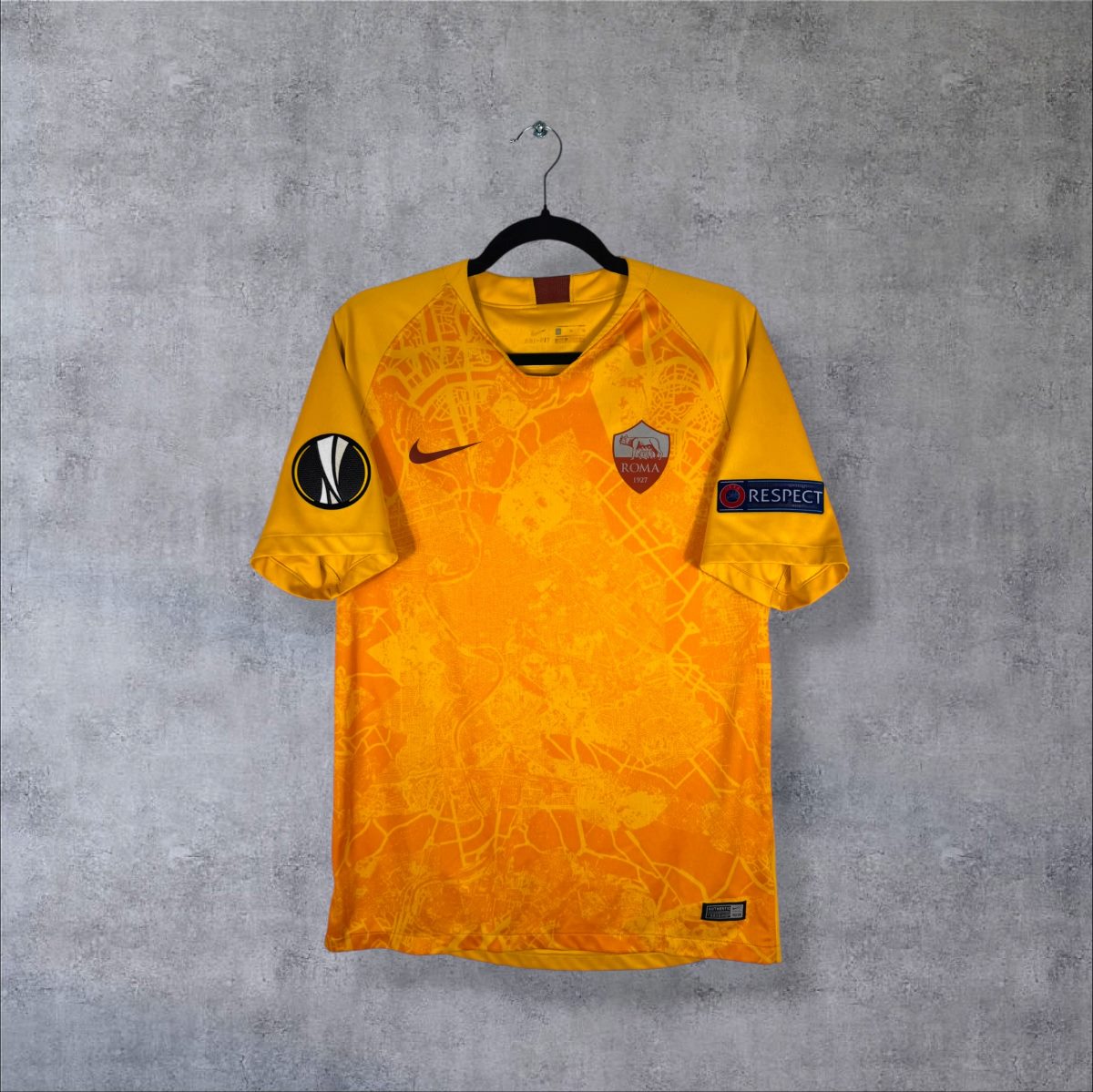 Face du maillot AS Roma 2018-2019 third jaune imprimé du plan de Rome