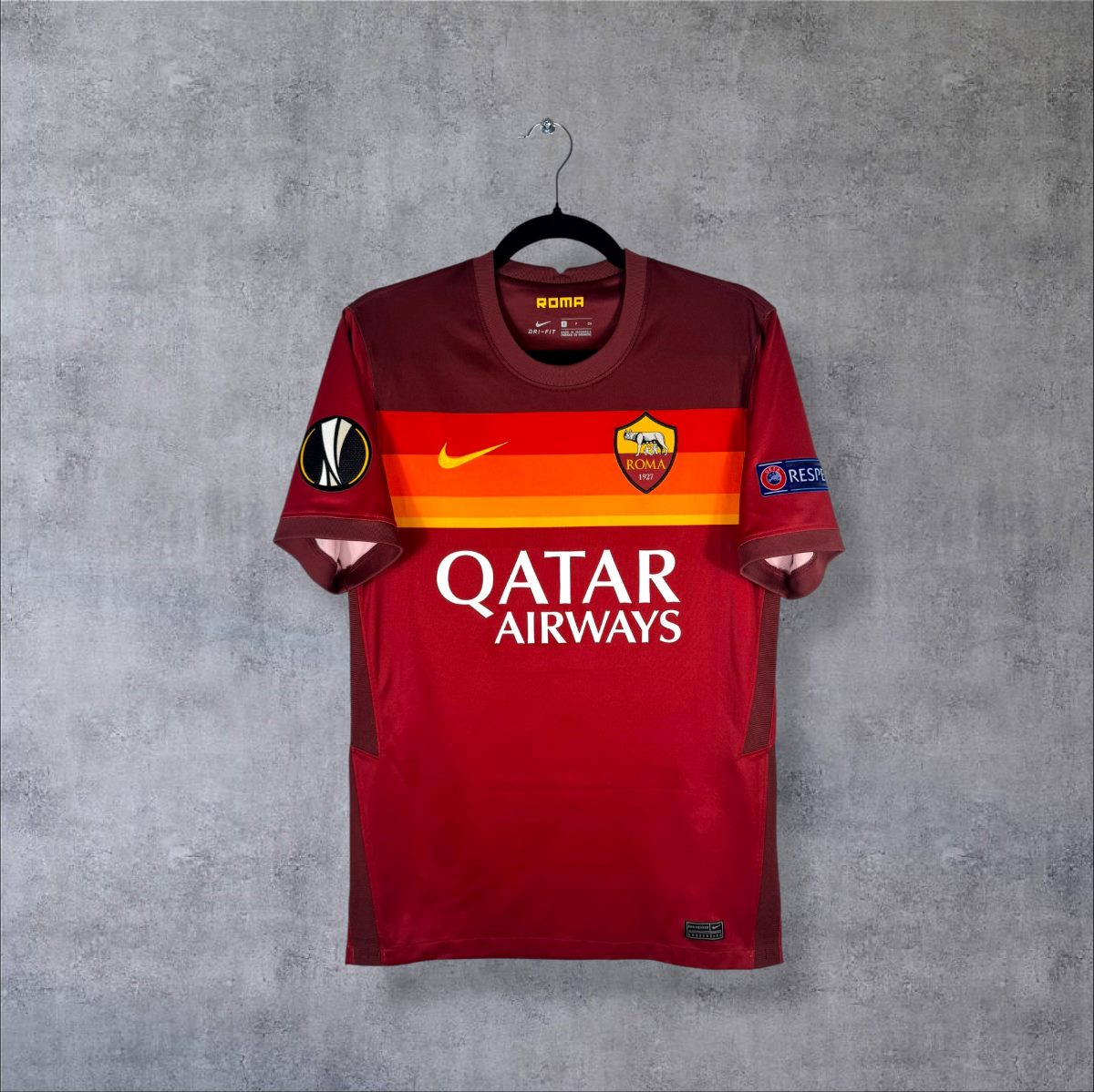 Face du maillot AS Roma 2020-2021 domicile Nike bordeaux sponsor Qatar Airways