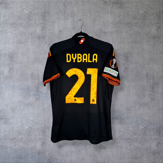 Dos du maillot AS Roma 2023-2024 third noir avec flocage Dybala N°21 et patchs Europa League et UEFA Foundation
