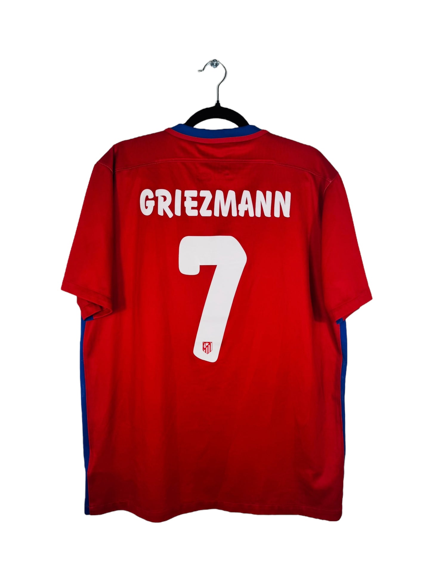 Maillot Atletico Madrid 2015-2016 Domicile Nike - Vue arrière flocage Griezmann N°7, taille L, couleur rouge et blanc.