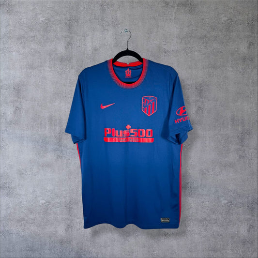 Maillot Atlético Madrid extérieur 2020-2021 Nike de face, sponsor Plus500 rouge