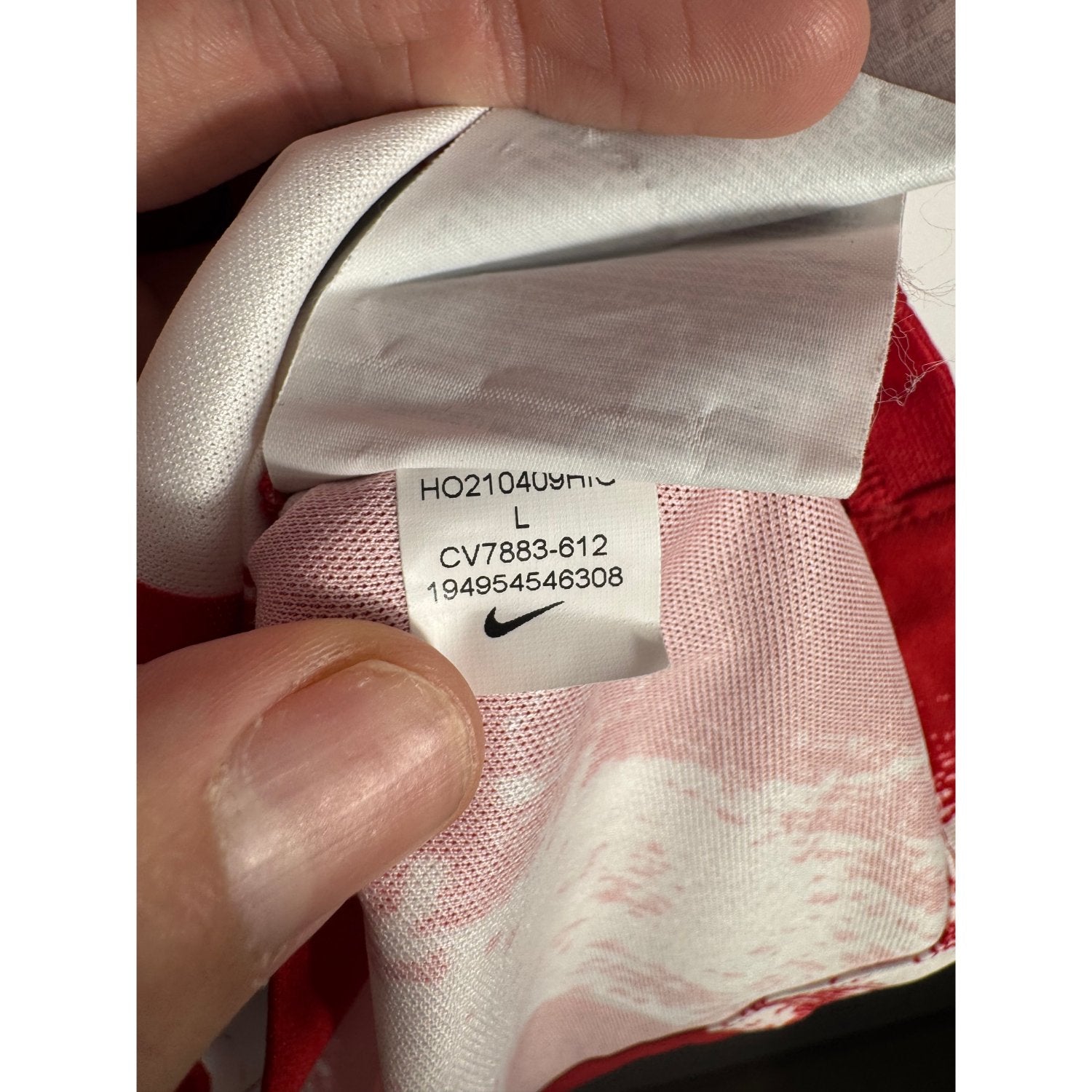 Étiquette d'authenticité avec code Nike CV7883-612 prouvant l'originalité du maillot