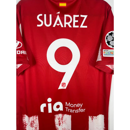 Détail de la légère usure sur le flocage du numéro 9 de Luis Suárez