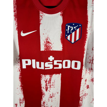 Détail de l'écusson de l'Atlético Madrid et du logo Nike