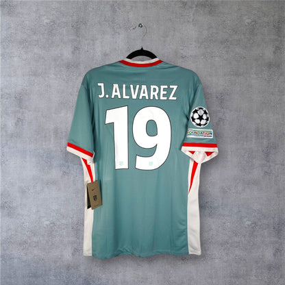 Dos du maillot Atletico Madrid 2025 gris avec flocage rouge J. ALVAREZ 19 en taille M.