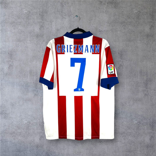 Dos du maillot Atlético rayé avec flocage bleu GRIEZMANN numéro 7.