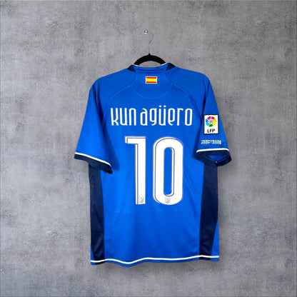 Dos du maillot Atletico Madrid Extérieur 2008 bleu avec flocage blanc KUN AGÜERO 10 et drapeau espagnol au col.