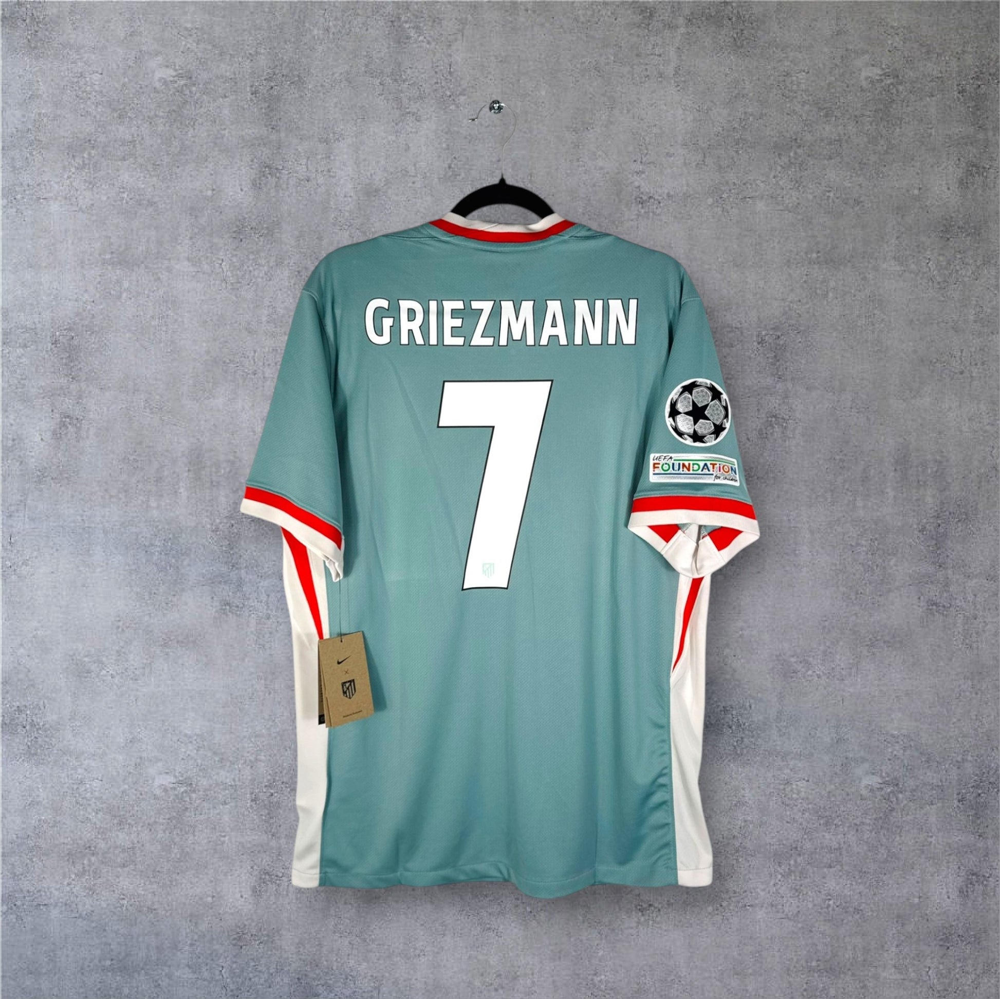 Dos du maillot Atletico Madrid 2025 beige avec flocage rouge GRIEZMANN 7 en taille L.