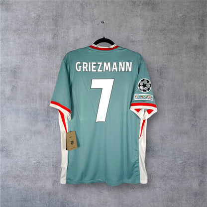 Dos du maillot Atletico Madrid 2025 beige avec flocage rouge GRIEZMANN 7 en taille L.