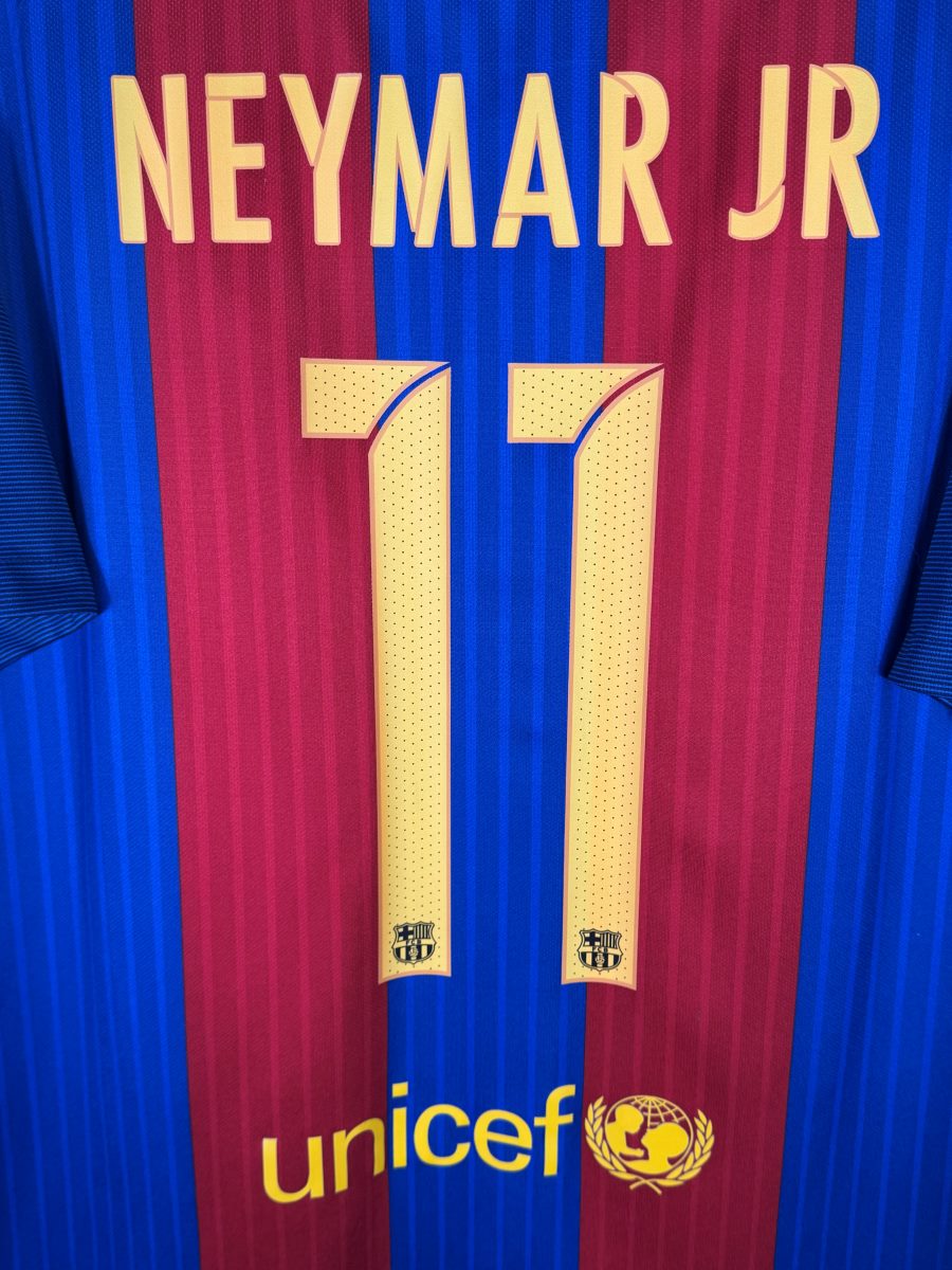 Détail flocage Neymar JR 11 maillot Barcelone 2016-2017
