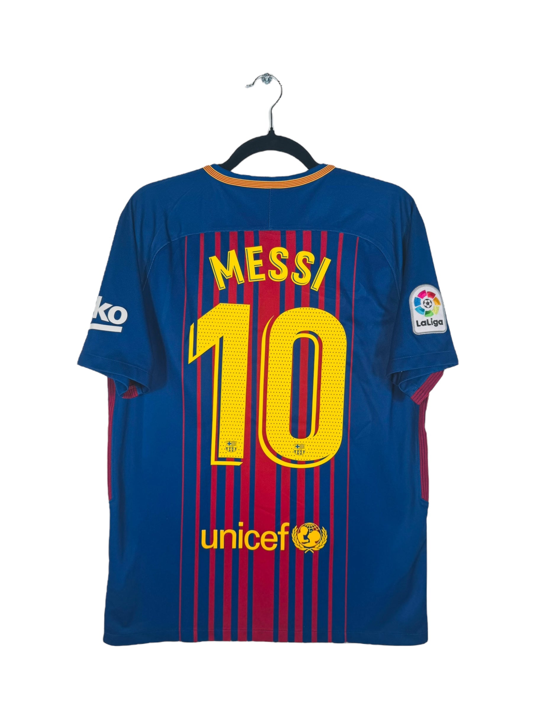 Maillot FC Barcelone 2017-2018 Domicile Nike - Vue arrière flocage Messi N°10, taille M, couleur bleu et rouge.