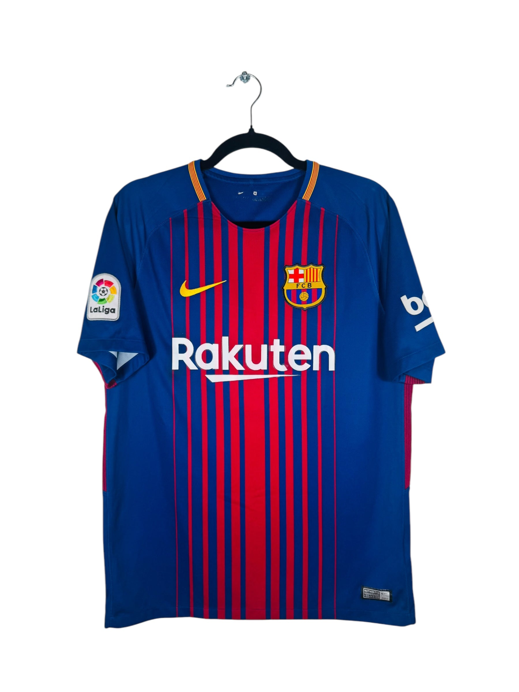 Maillot FC Barcelone 2017-2018 Domicile Nike - Vue avant, taille M, couleur bleu et rouge.