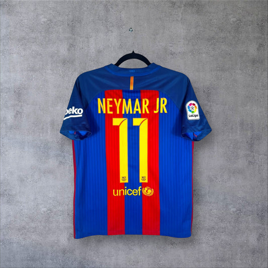 Dos du maillot FC Barcelone 2017 Blaugrana avec flocage jaune NEYMAR JR 11, patch La Liga et sponsors Beko et Unicef.